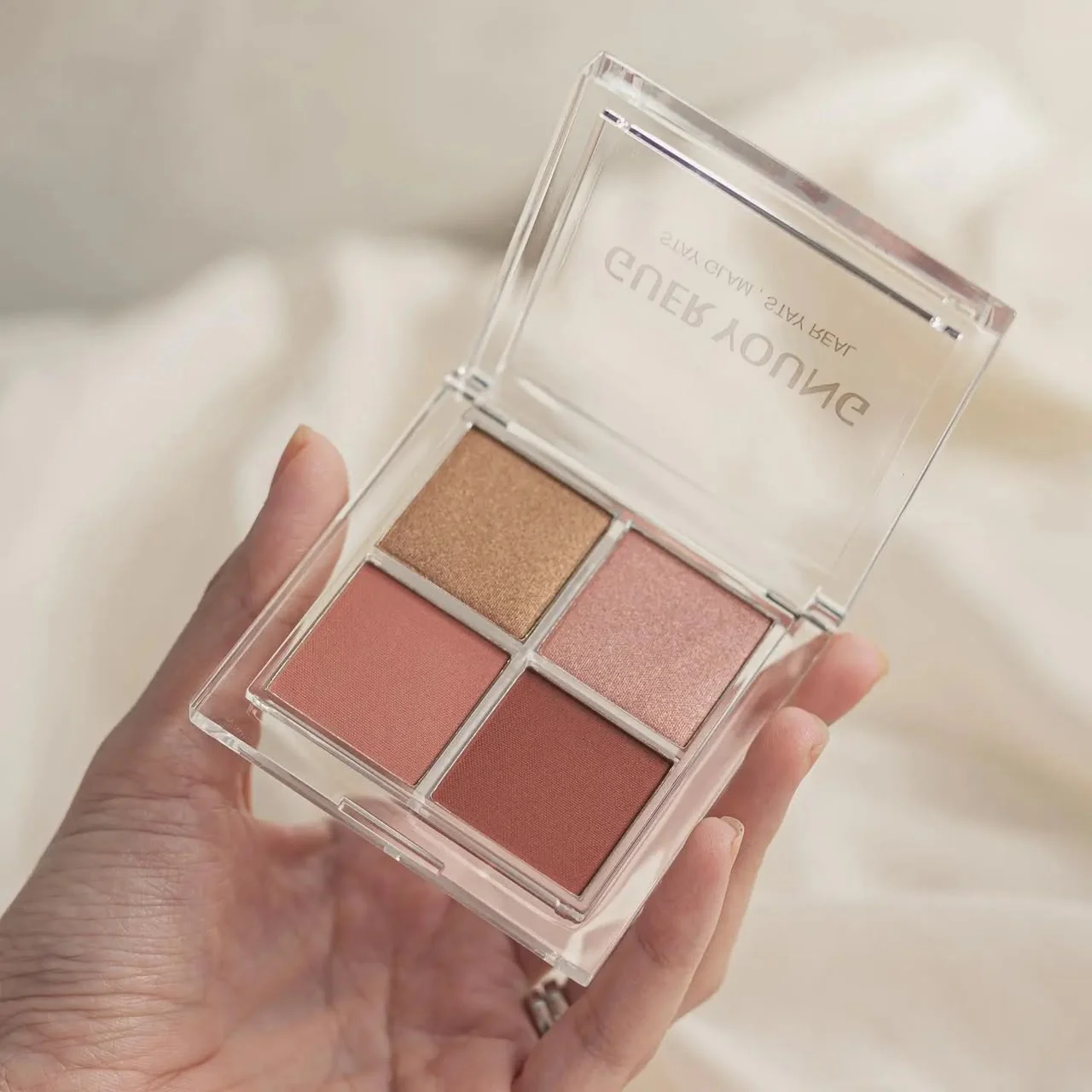 Maquillage / manucure – Réf. 275